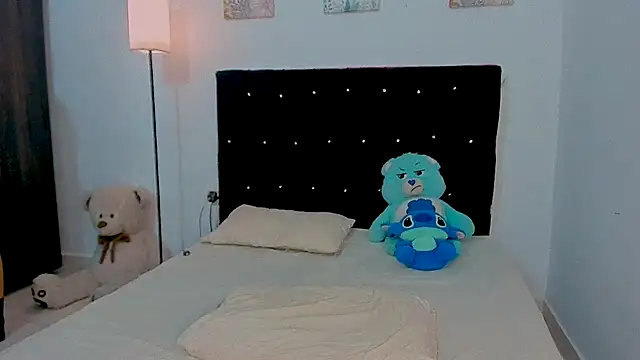 Zacktorres  online show from October 26, 2025, 10:04 pm