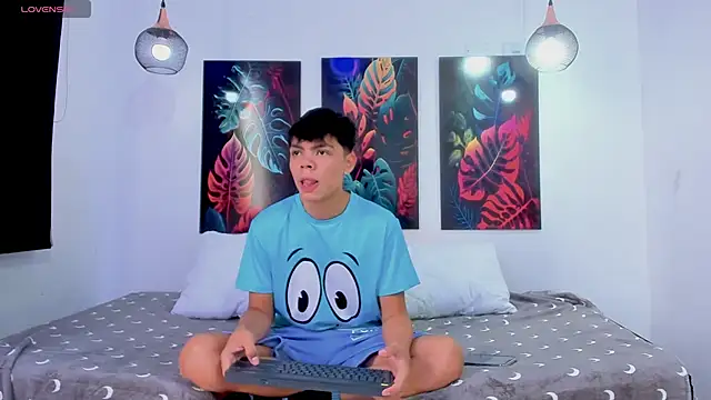 Zacktorres  online show from May 31, 2026, 8:32 pm