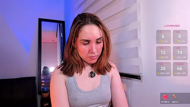 Snapshot of SarahCastillo_ chatting on September 22, 2025, 12:29 pm SarahCastillo online show from September 22, 2025, 12:29 pm