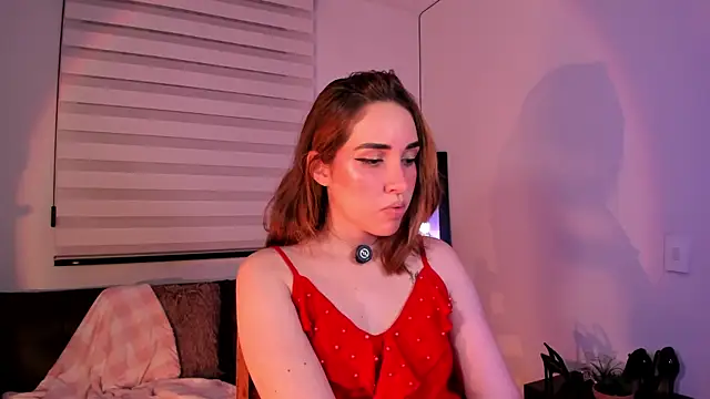 Snapshot of SarahCastillo_ chatting on October 13, 2025, 5:29 am SarahCastillo online show from October 13, 2025, 5:29 am