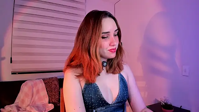 Snapshot of SarahCastillo_ chatting on October 24, 2025, 5:37 am SarahCastillo online show from October 24, 2025, 5:37 am