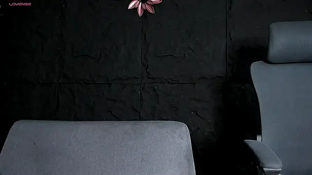 AriadnaRuiz online show from October 10, 2025, 8:52 pm