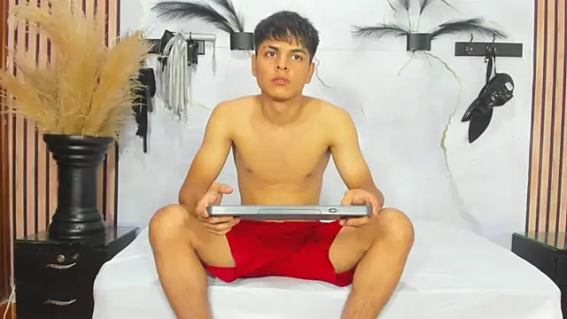 Snapshot of Logan_Jhonson chatting on October 8, 2025, 2:31 am Logan Jhonson online show from October 8, 2025, 2:31 am