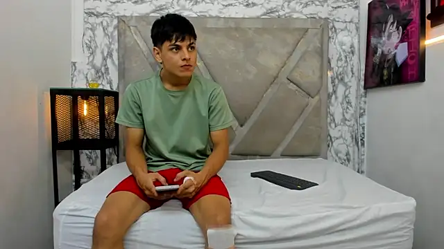 Snapshot of Logan_Jhonson chatting on November 1, 2025, 4:03 am Logan Jhonson online show from November 1, 2025, 4:03 am