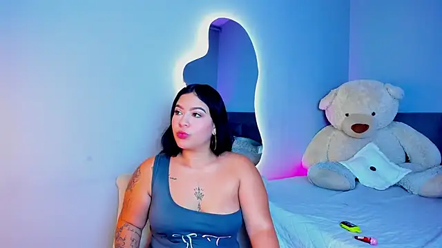 AlyCuper online show from September 18, 2025, 8:22 pm