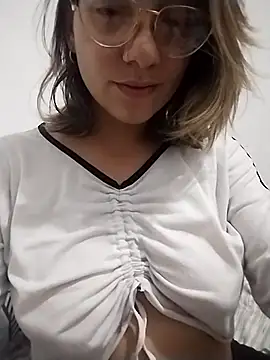 LaNickii 3352 online show from October 7, 2025, 12:08 am