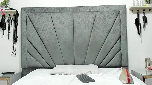 DaphnerANDrogerrr online show from October 3, 2025, 12:57 pm