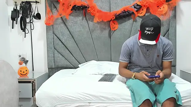 DaphnerANDrogerrr online show from October 27, 2025, 7:18 pm