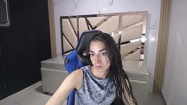 Maily a  online show from December 23, 2025, 2:53 am