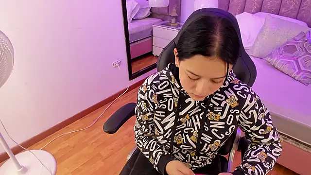 Amy Ferreira online show from February 9, 2026, 3:21 am