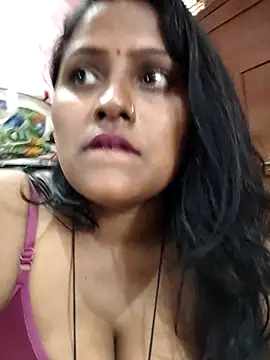 Jasmine Januja online show from May 6, 2026, 3:57 am