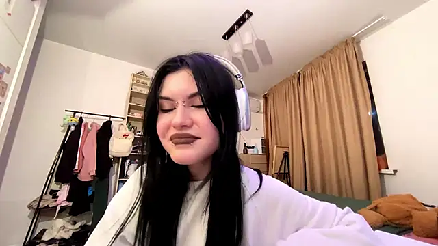 Snapshot of DulcieBelin chatting on September 16, 2025, 9:05 pm DulcieBelin online show from September 16, 2025, 9:05 pm