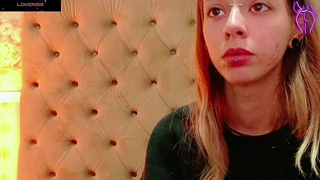 CoraVex online show from October 17, 2025, 4:04 am