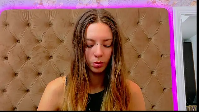 CoraVex online show from June 11, 2026, 3:48 am