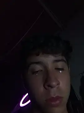 Snapshot of Max_Valenzue chatting on November 15, 2025, 5:16 am Max Valenzue online show from November 15, 2025, 5:16 am