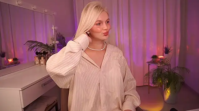 Snapshot of Amelia_Wells chatting on September 24, 2025, 5:44 am Amelia Wells online show from September 24, 2025, 5:44 am