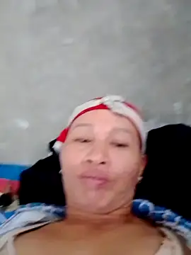 Snapshot of donna-bae chatting on February 14, 2026, 8:33 am donna-bae online show from February 14, 2026, 8:33 am