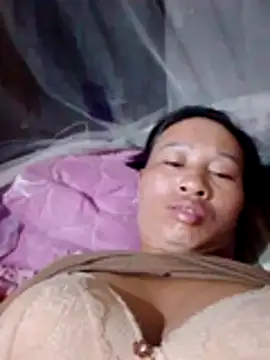 Snapshot of donna-bae chatting on February 18, 2026, 8:49 pm donna-bae online show from February 18, 2026, 8:49 pm