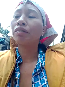 Snapshot of donna-bae chatting on February 19, 2026, 9:49 am donna-bae online show from February 19, 2026, 9:49 am