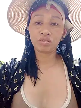 Snapshot of donna-bae chatting on February 26, 2026, 4:00 am donna-bae online show from February 26, 2026, 4:00 am