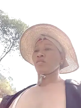 Snapshot of donna-bae chatting on March 2, 2026, 4:14 am donna-bae online show from March 2, 2026, 4:14 am