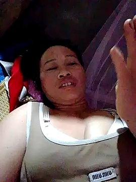 Snapshot of donna-bae chatting on March 6, 2026, 8:49 pm donna-bae online show from March 6, 2026, 8:49 pm