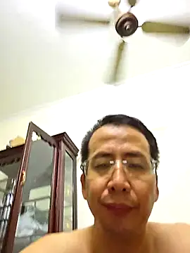 Snapshot of MaiHoang2k chatting on October 5, 2025, 1:42 pm MaiHoang2k online show from October 5, 2025, 1:42 pm