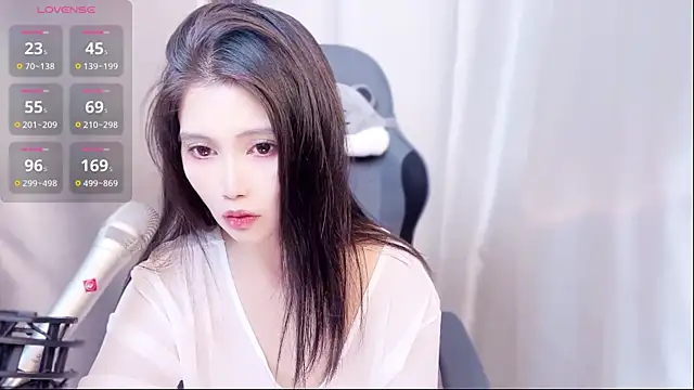 eos-chan online show from October 3, 2025, 1:52 pm