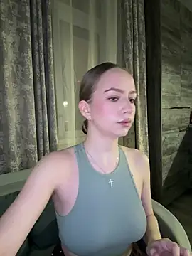 MissOyee online show from February 8, 2026, 7:17 pm