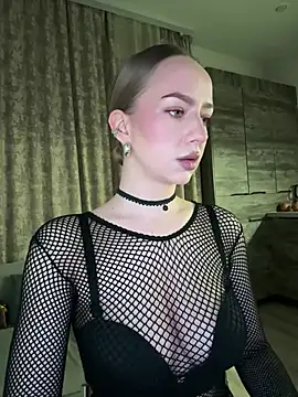 MissOyee online show from February 12, 2026, 7:20 pm