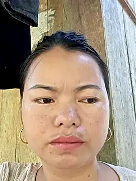 Snapshot of emly-xinh18 chatting on September 17, 2025, 5:53 am emly-xinh18 online show from September 17, 2025, 5:53 am