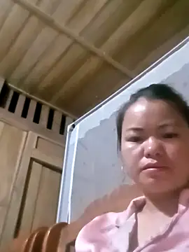 Snapshot of emly-xinh18 chatting on September 18, 2025, 1:24 pm emly-xinh18 online show from September 18, 2025, 1:24 pm