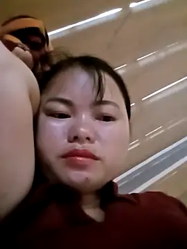 Snapshot of emly-xinh18 chatting on October 8, 2025, 6:11 am emly-xinh18 online show from October 8, 2025, 6:11 am