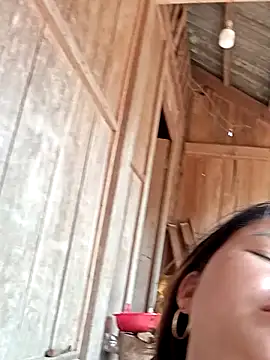 Snapshot of emly-xinh18 chatting on October 13, 2025, 6:46 am emly-xinh18 online show from October 13, 2025, 6:46 am