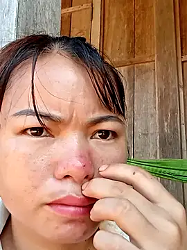 Snapshot of emly-xinh18 chatting on October 20, 2025, 2:56 am emly-xinh18 online show from October 20, 2025, 2:56 am