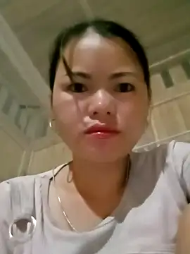 Snapshot of emly-xinh18 chatting on November 12, 2025, 9:14 pm emly-xinh18 online show from November 12, 2025, 9:14 pm