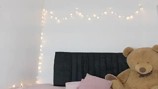 Natashaparker   online show from June 18, 2026, 6:02 am