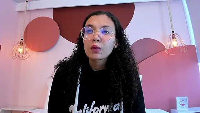 SweetStarr  online show from September 25, 2025, 1:15 pm