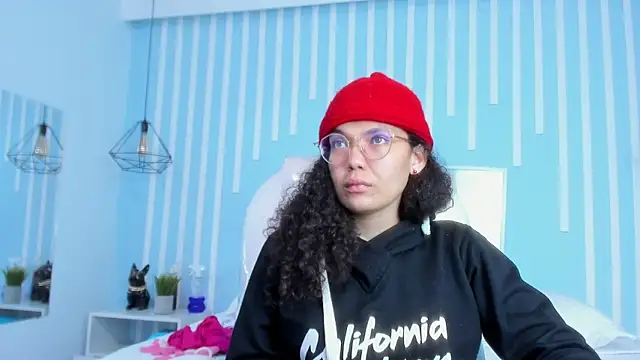 SweetStarr  online show from October 8, 2025, 12:47 pm