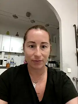 bichota85 online show from October 5, 2025, 9:34 pm