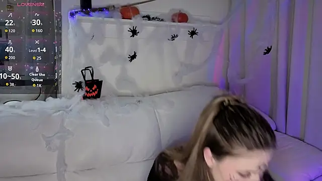  Lua   online show from October 28, 2025, 7:05 pm