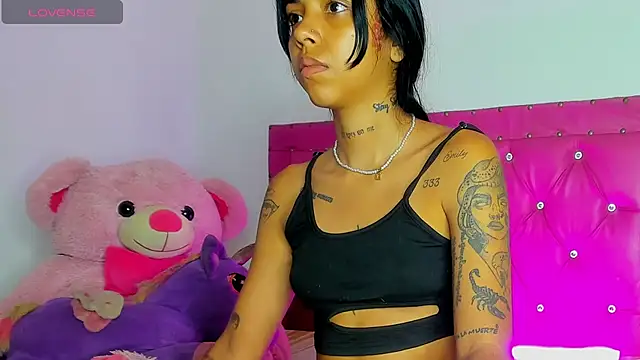 dahiiangomezz online show from April 22, 2026, 1:08 am