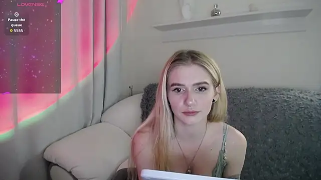 Ange Lus online show from October 12, 2025, 8:19 pm