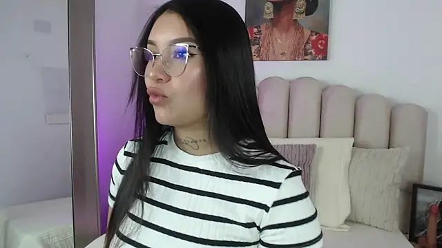 miawhite x1 online show from October 7, 2025, 1:52 pm