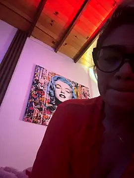 Snapshot of Agatha210 chatting on October 12, 2025, 11:37 pm Agatha210 online show from October 12, 2025, 11:37 pm