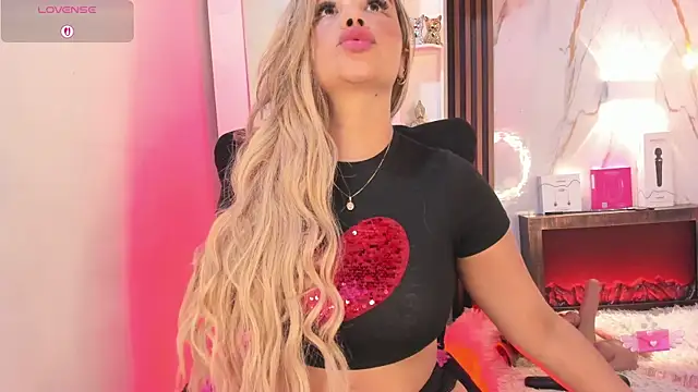 Snapshot of Agatha210 chatting on October 18, 2025, 8:20 pm Agatha210 online show from October 18, 2025, 8:20 pm