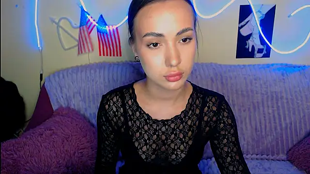 Snapshot of Mia_cutie77 chatting on September 18, 2025, 8:27 am Mia cutie77 online show from September 18, 2025, 8:27 am