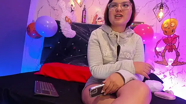 Kitty chs1 online show from October 27, 2025, 6:01 pm