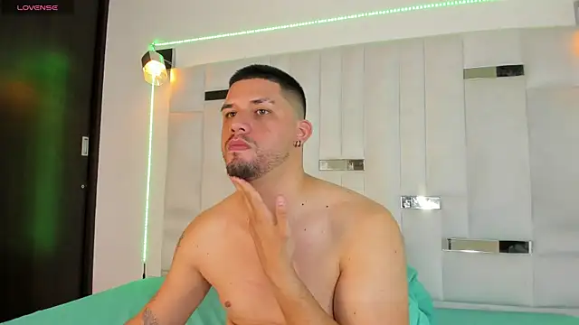 Snapshot of Jacob19_ chatting on October 5, 2025, 2:43 am Jacob19 online show from October 5, 2025, 2:43 am