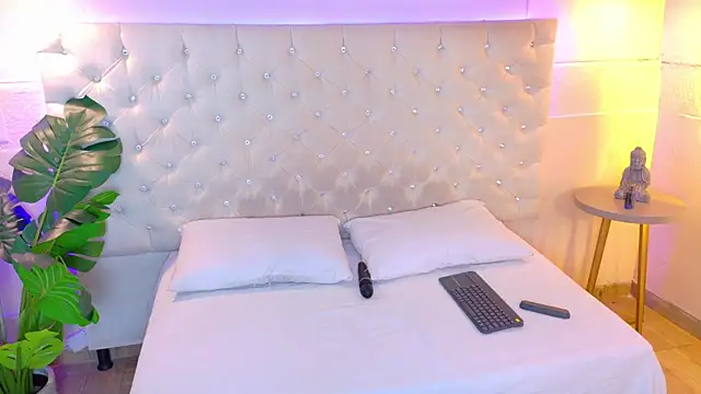 Snapshot of ElectraScot chatting on October 2, 2025, 7:32 pm ElectraScot online show from October 2, 2025, 7:32 pm